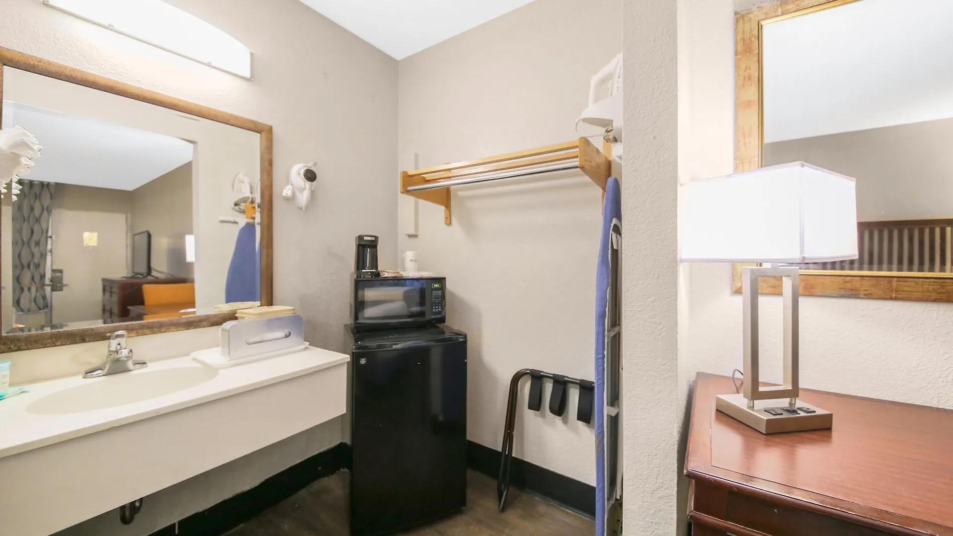 Days Inn By Wyndham Daytona Beach Speedway 2*,  USA