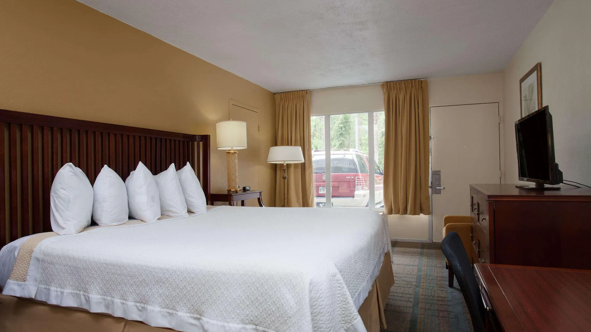 Days Inn By Wyndham Daytona Beach Speedway Hotel