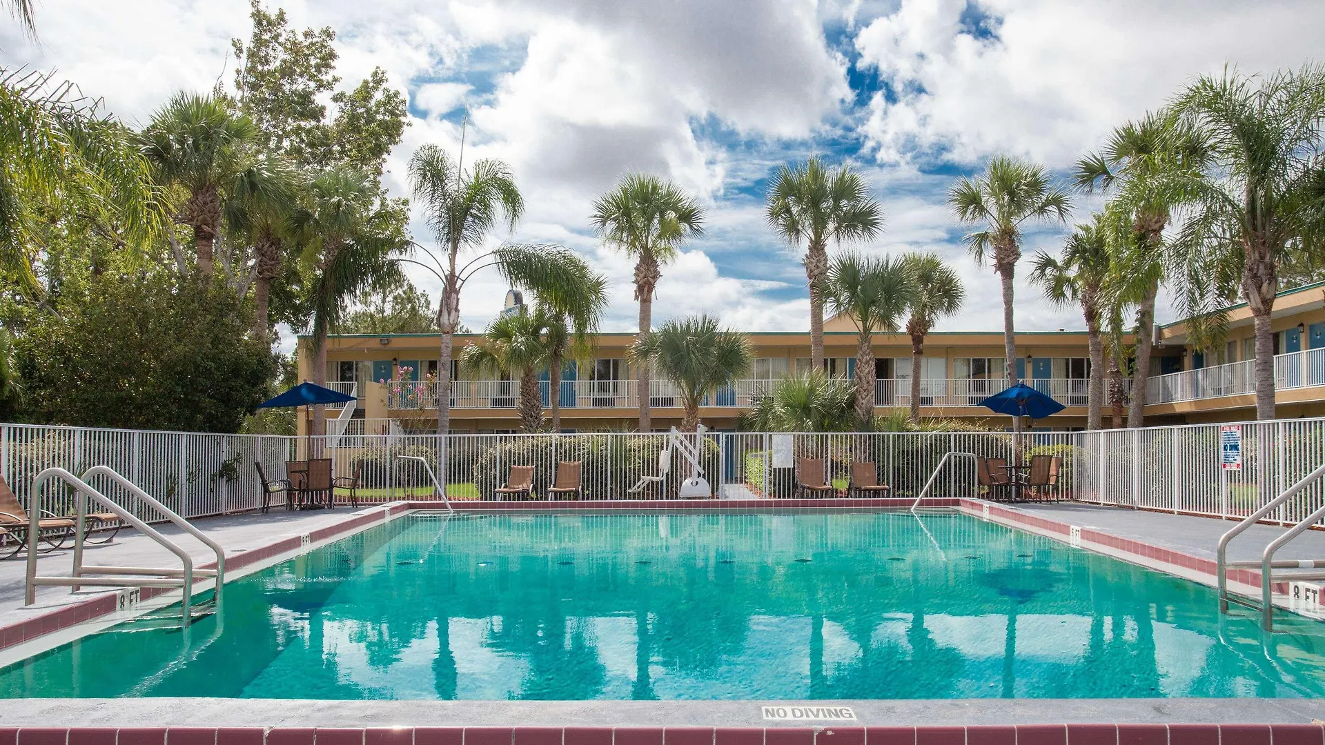 Days Inn By Wyndham Daytona Beach Speedway 2*,  USA