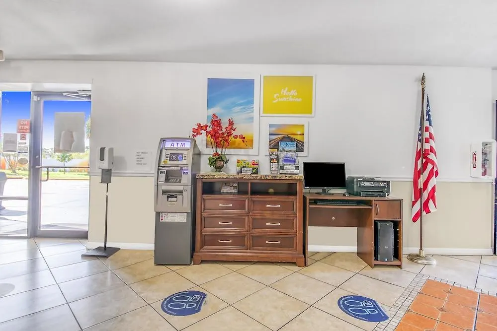 Days Inn By Wyndham Daytona Beach Speedway Hotel