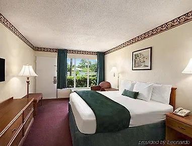 Days Inn By Wyndham Daytona Beach Speedway Hotel