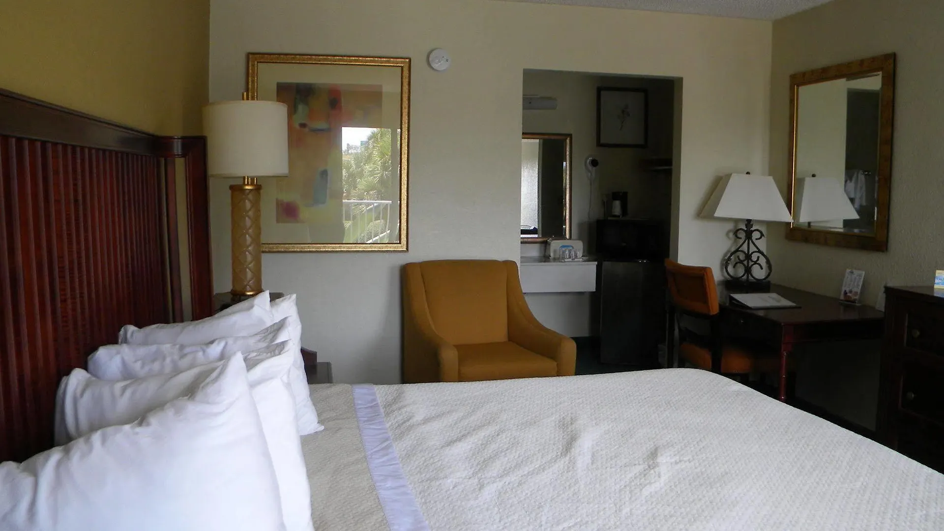 Days Inn By Wyndham Daytona Beach Speedway Hotel