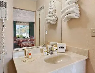 Days Inn By Wyndham Daytona Beach Speedway Hotel
